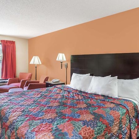 Days Inn By Wyndham Sanford Buitenkant foto