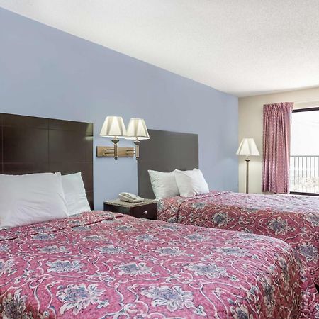 Days Inn By Wyndham Sanford Buitenkant foto