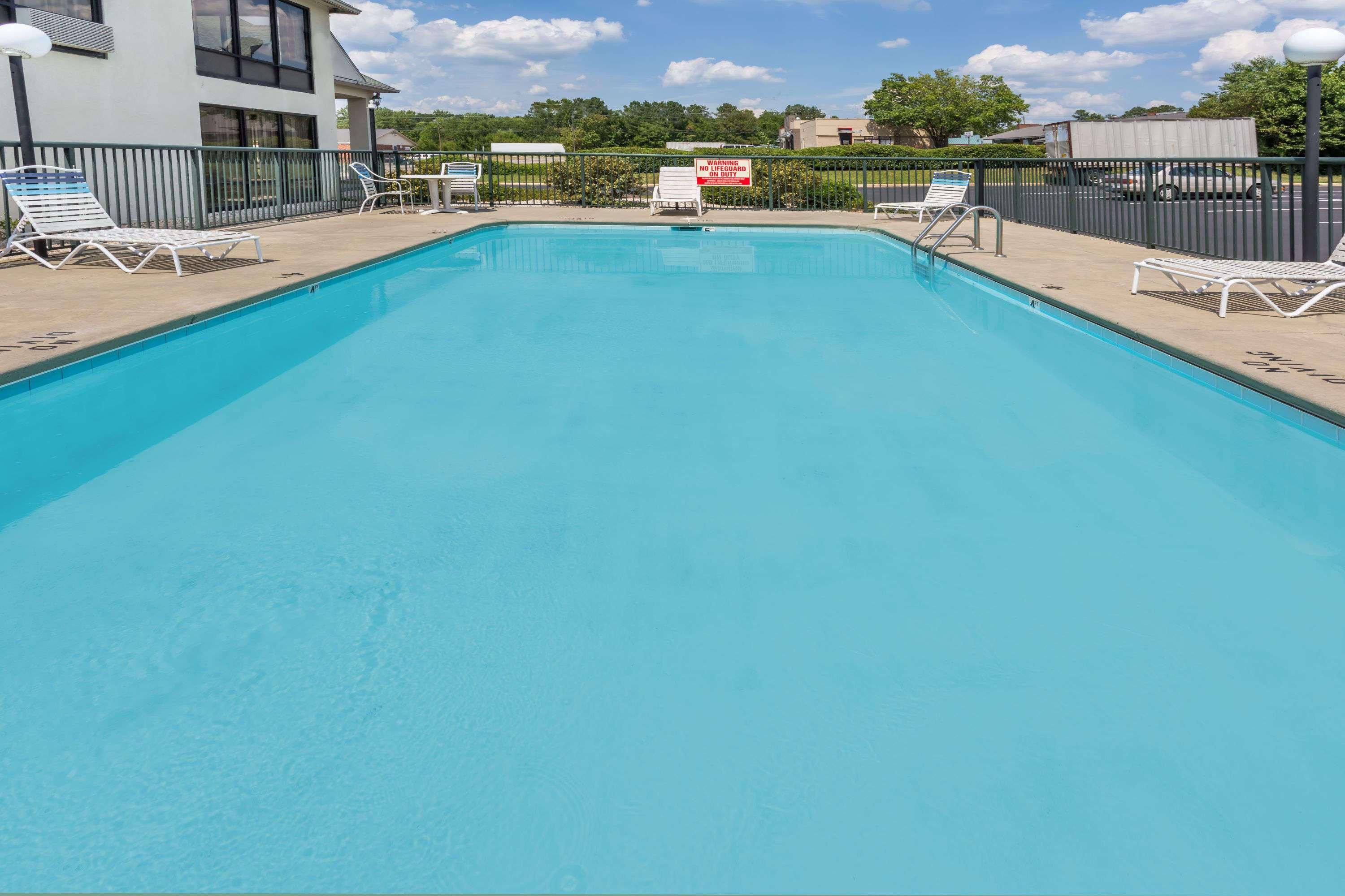 Days Inn By Wyndham Sanford Buitenkant foto