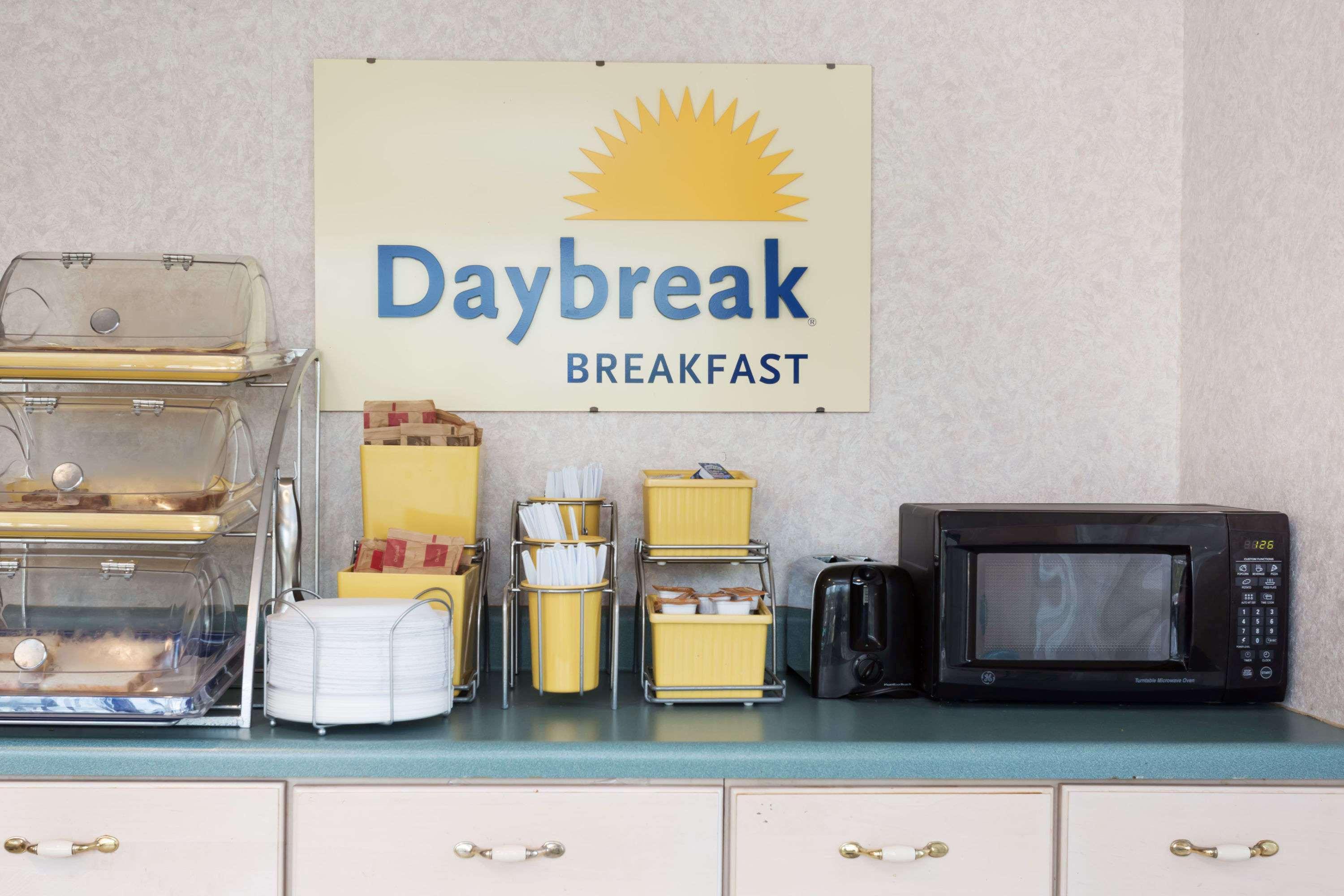 Days Inn By Wyndham Sanford Buitenkant foto