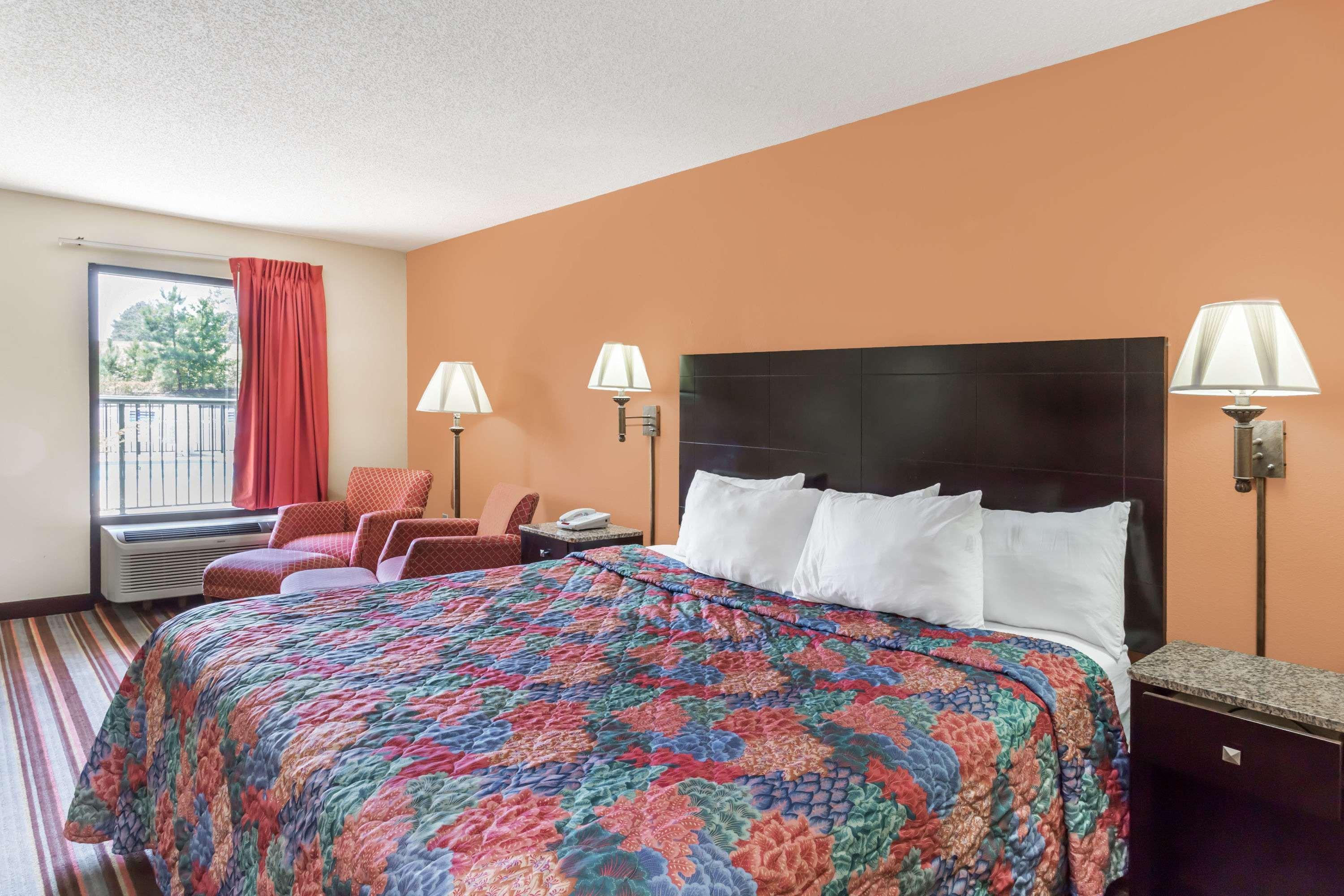Days Inn By Wyndham Sanford Buitenkant foto