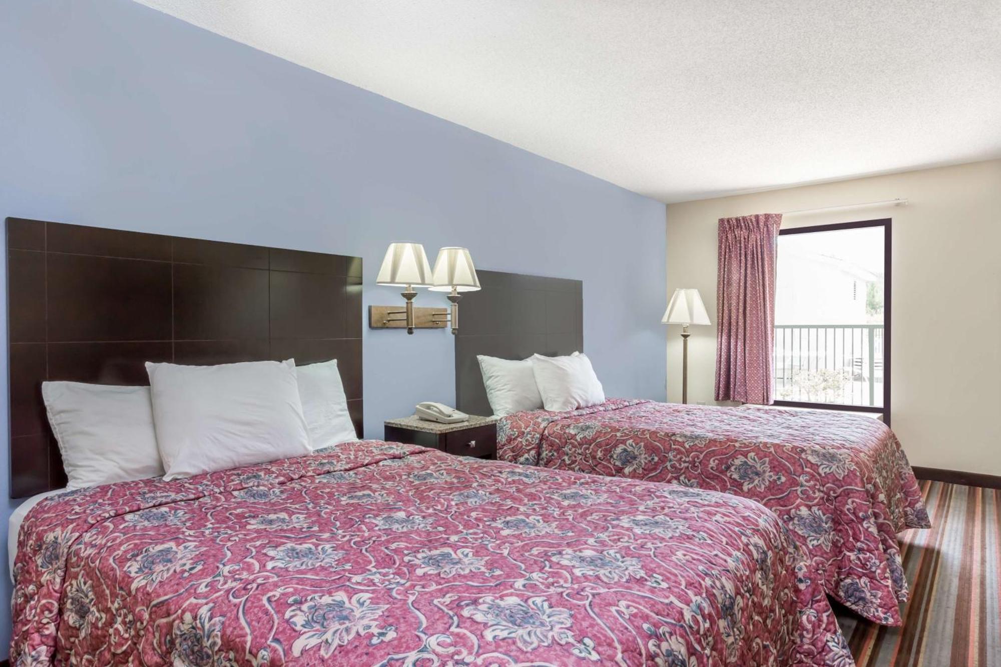 Days Inn By Wyndham Sanford Buitenkant foto