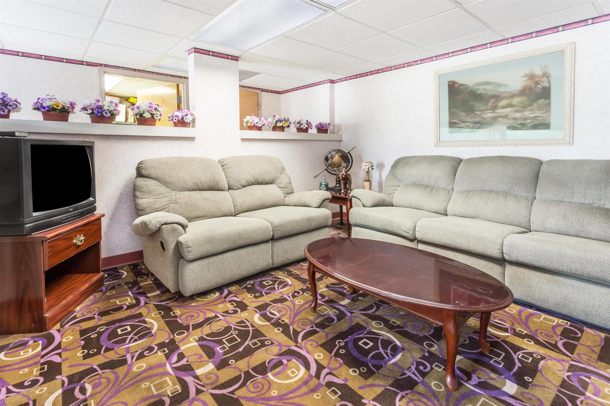 Days Inn By Wyndham Sanford Buitenkant foto