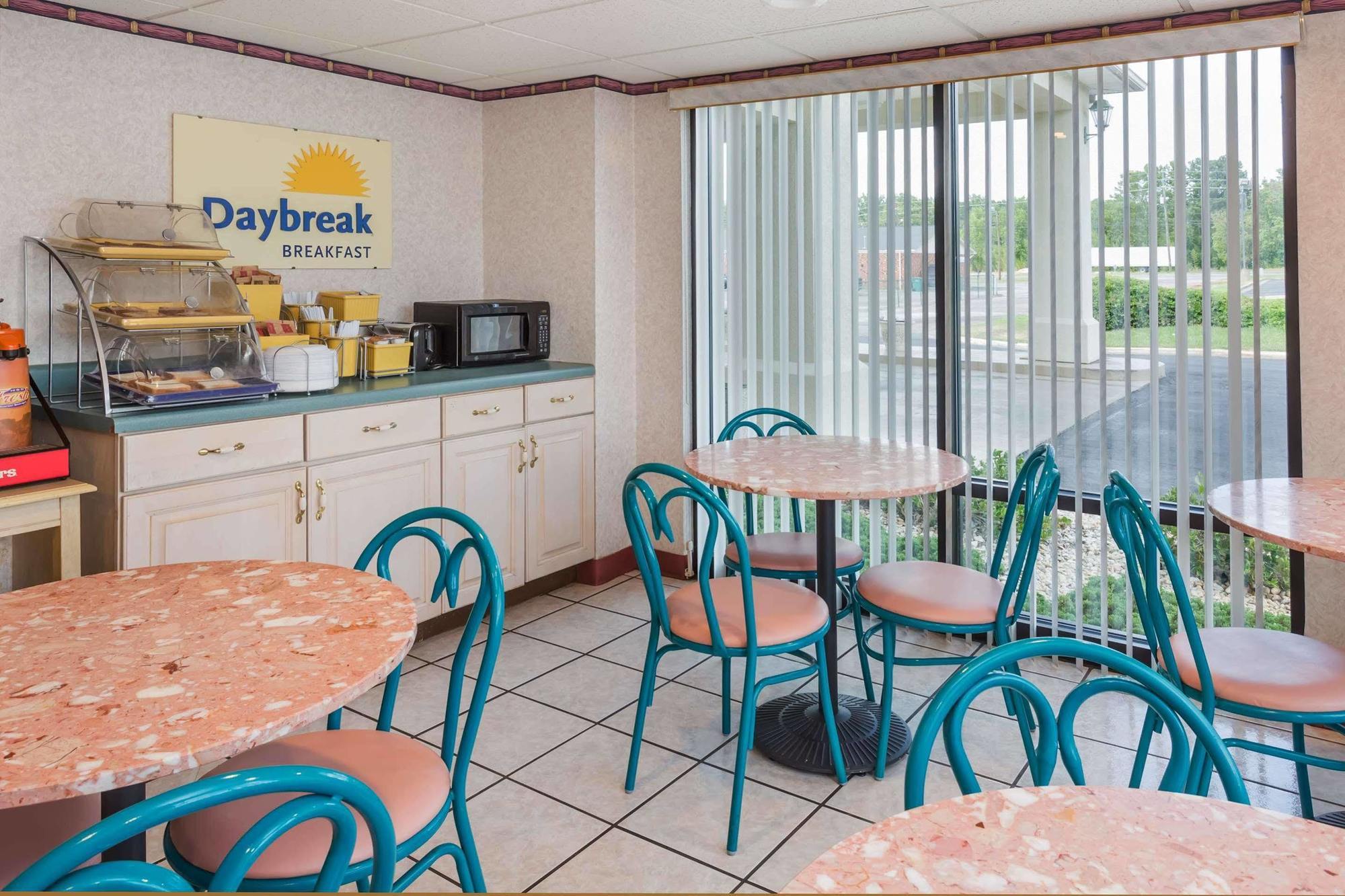 Days Inn By Wyndham Sanford Buitenkant foto